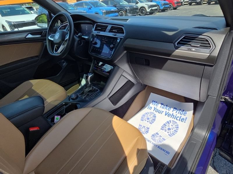 Used 2022 Volkswagen Tiguan SE w/ Panoramic Sunroof Package AWD/4WD image 13