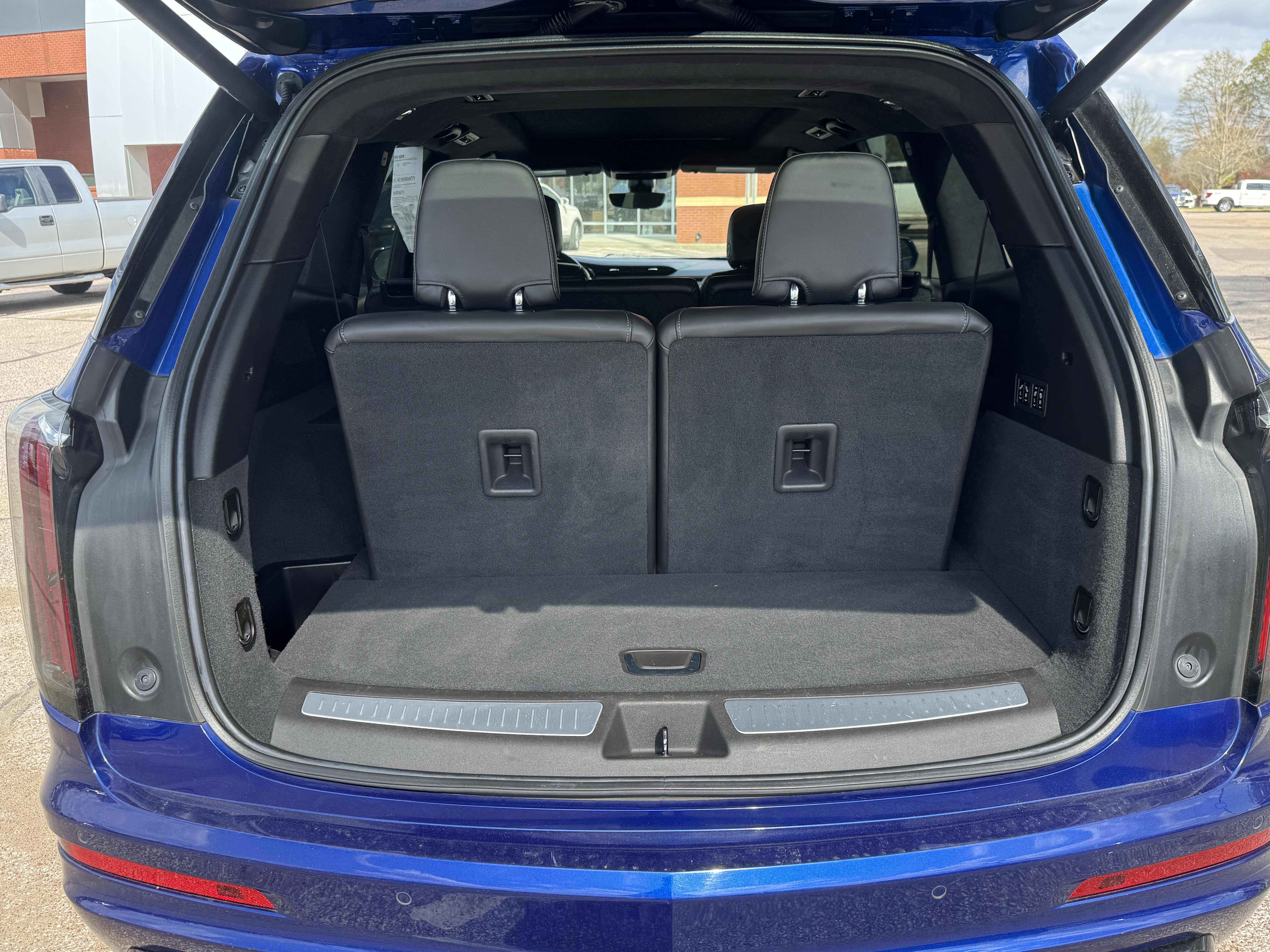 Used 2023 Cadillac XT6 Sport w/ Platinum Package image 13