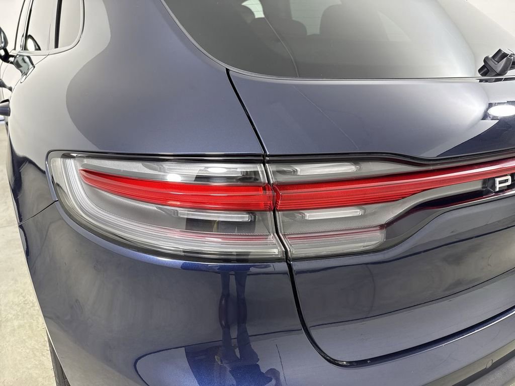 Certified 2022 Porsche Macan AWD/4WD image 17