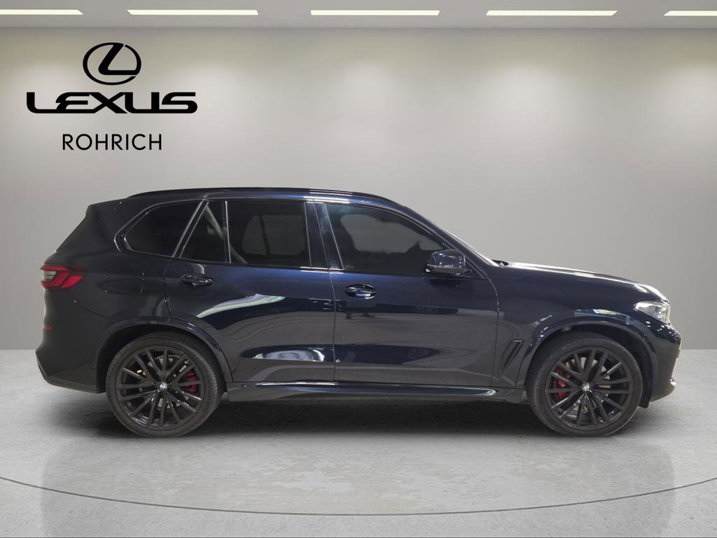 Used 2022 BMW X5 M50i w/ Executive Package image 4