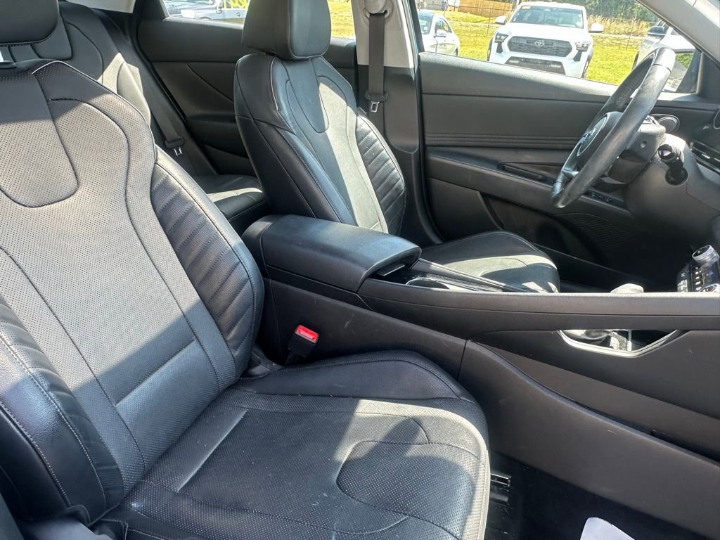 Used 2023 Hyundai Elantra Limited FWD image 11