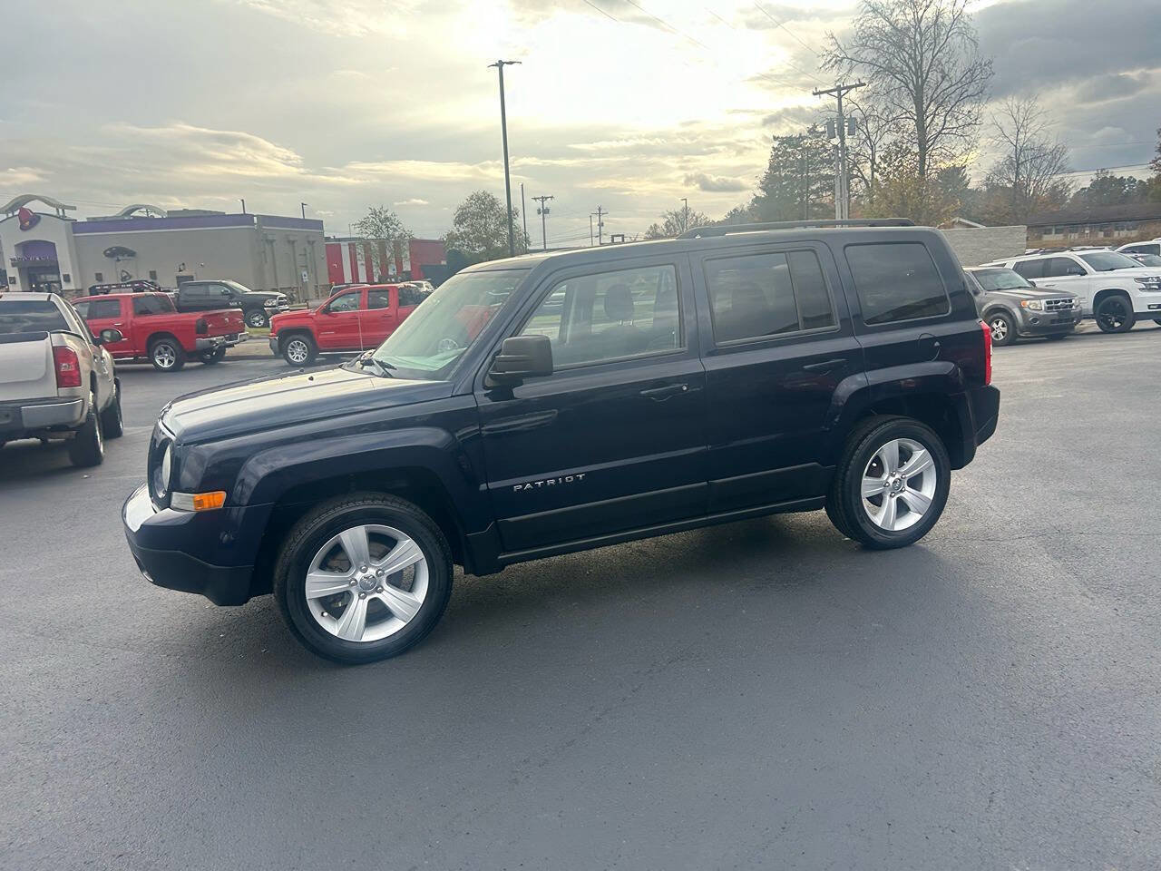Used 2014 Jeep Patriot Latitude FWD image 10