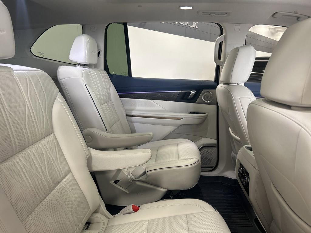 Used 2025 Buick Enclave Avenir w/ Super Cruise Package image 13