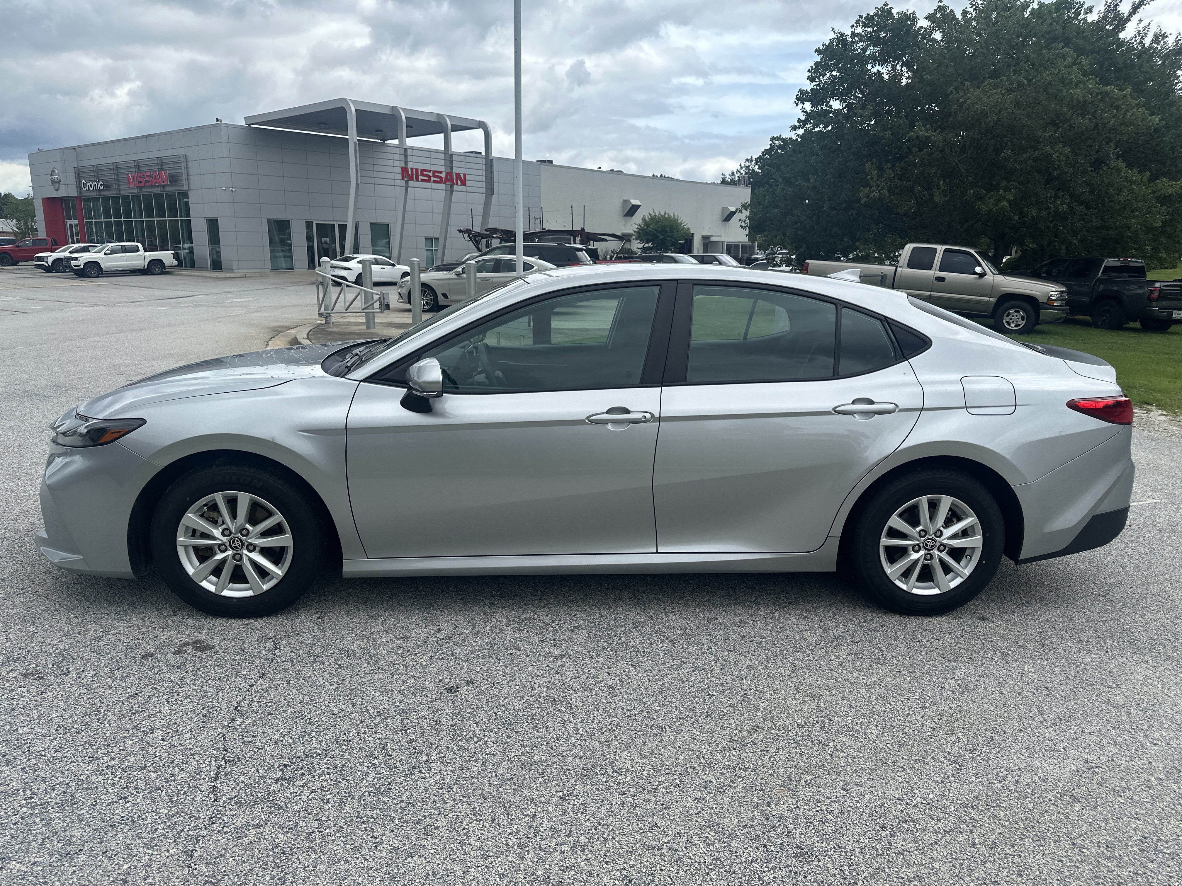 Used 2025 Toyota Camry LE FWD image 8