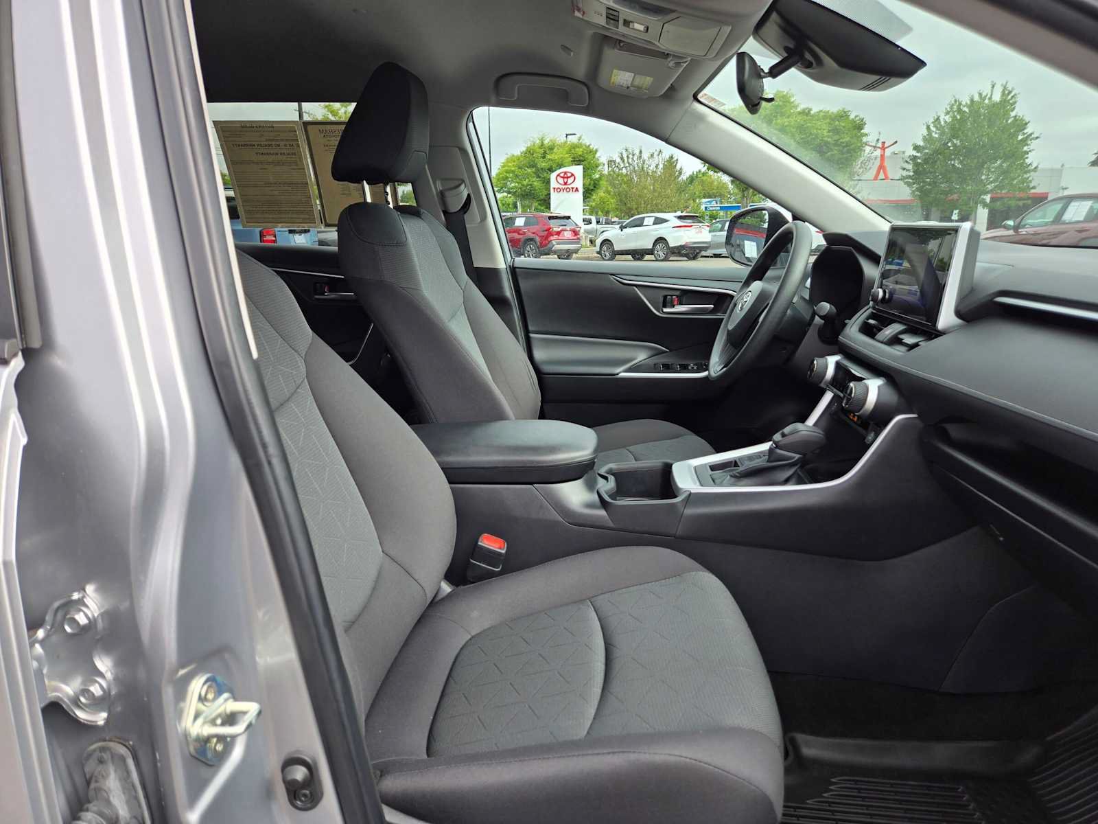 Used 2023 Toyota RAV4 XLE AWD/4WD image 11
