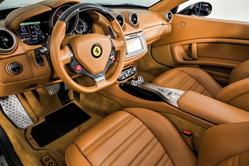 Used 2010 Ferrari California RWD image 16