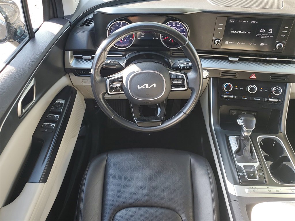 Certified 2023 Kia Carnival LX image 9