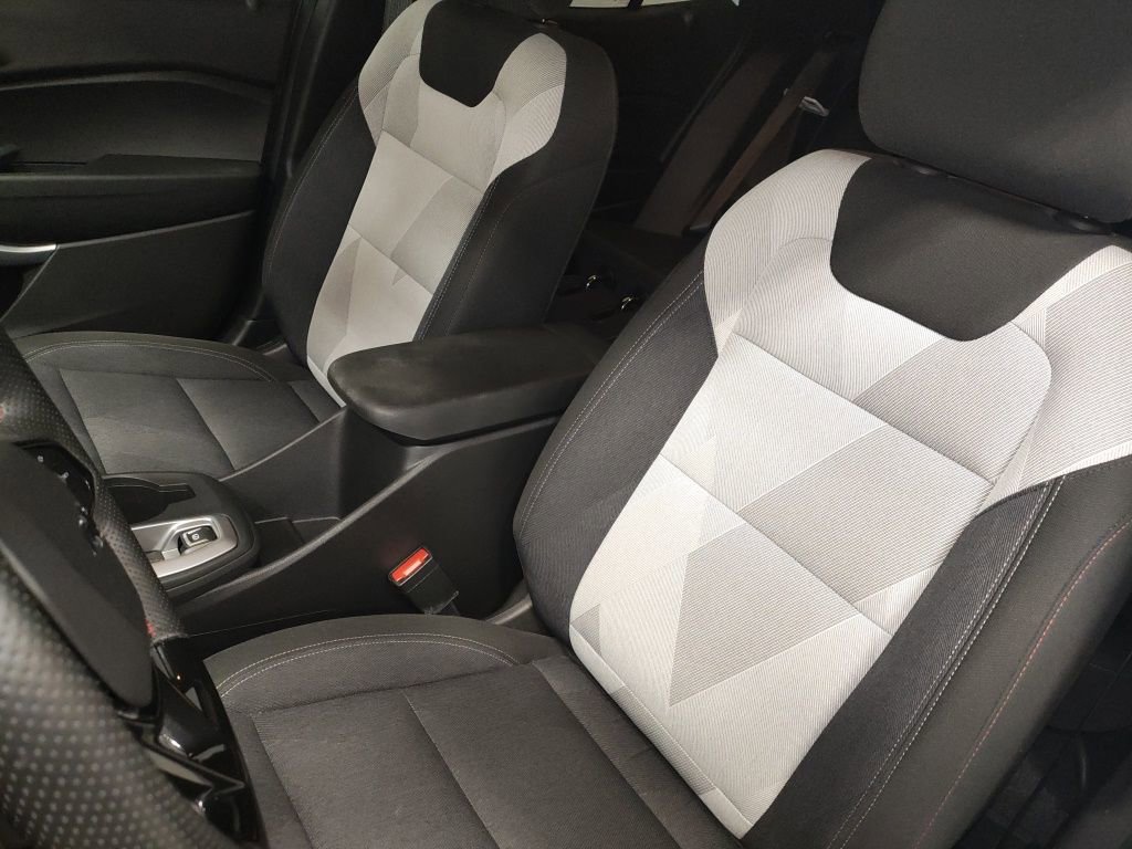 Certified 2024 Chevrolet Trax RS w/ Driver Confidence Package image 25