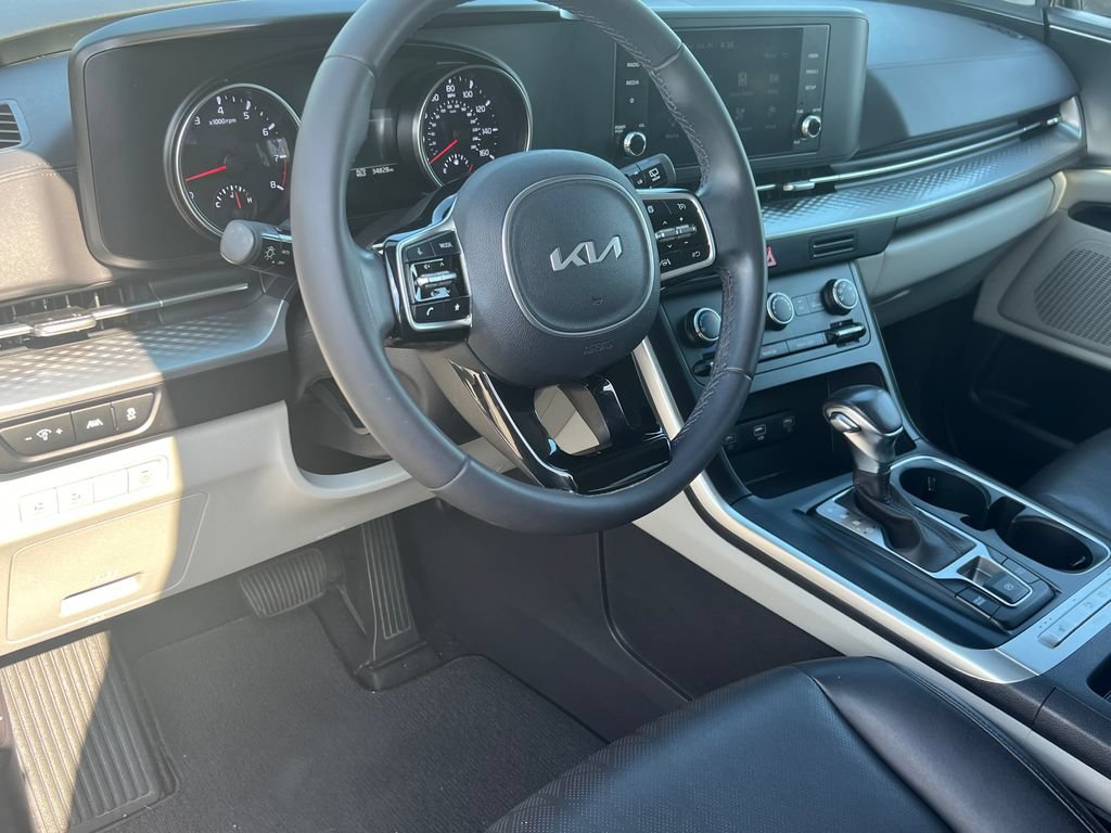 Used 2024 Kia Carnival LX FWD image 23
