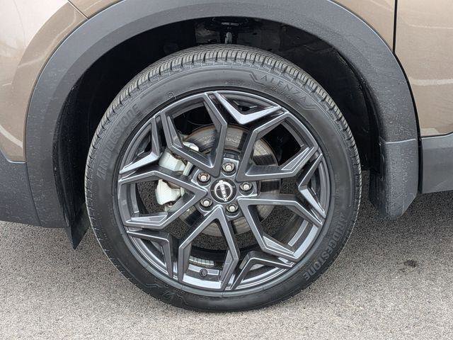 Used 2025 Nissan Kicks SR AWD/4WD image 9