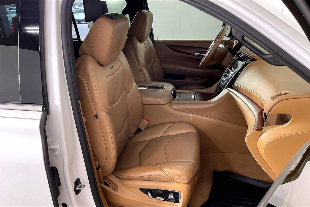 Used 2017 Cadillac Escalade Platinum image 10