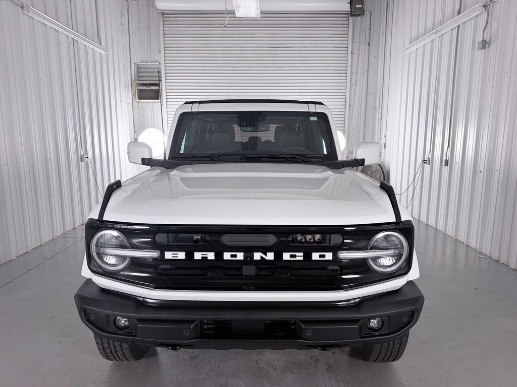 Used 2024 Ford Bronco Outer Banks AWD/4WD image 2
