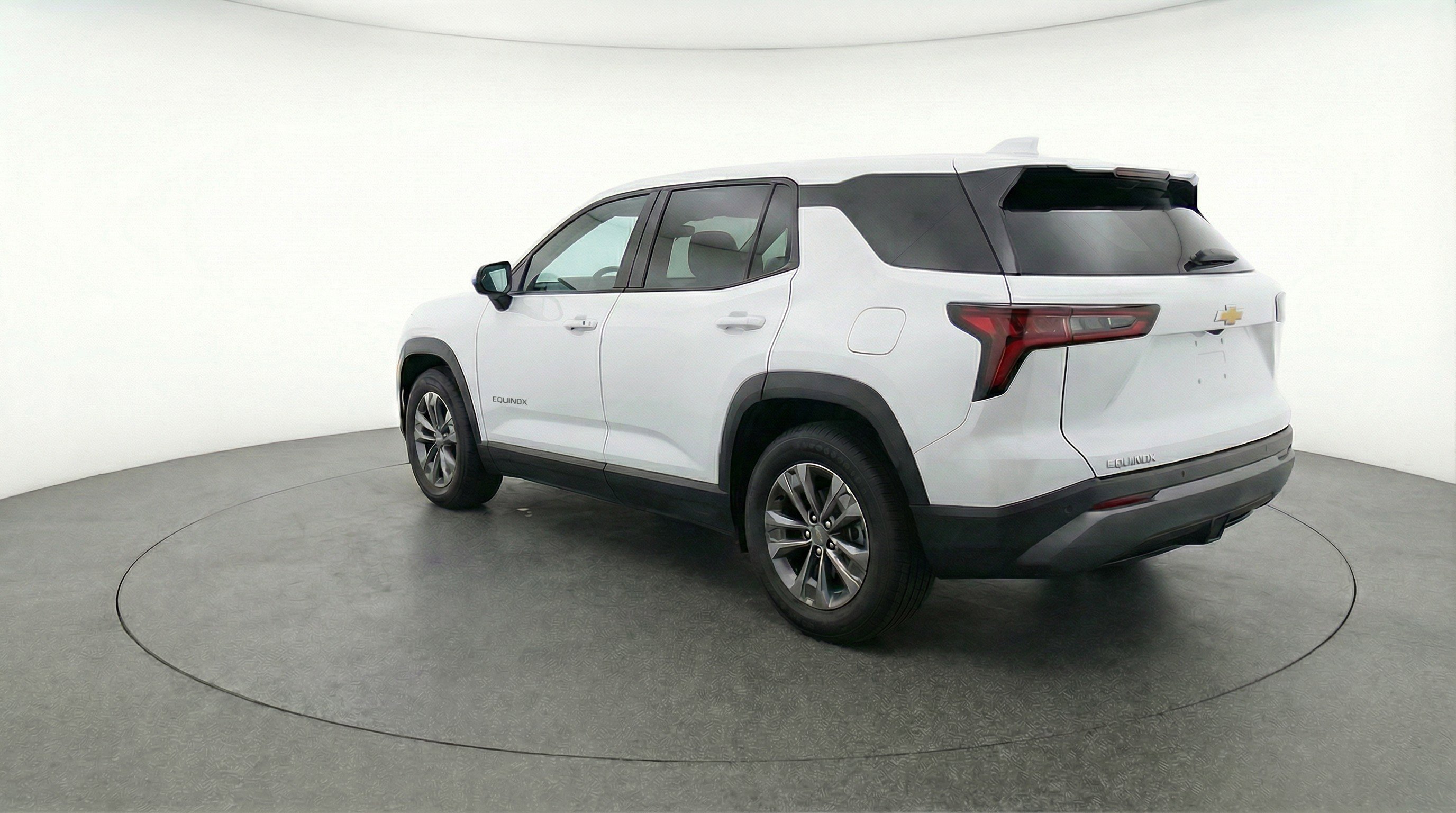 Used 2025 Chevrolet Equinox LT FWD image 6