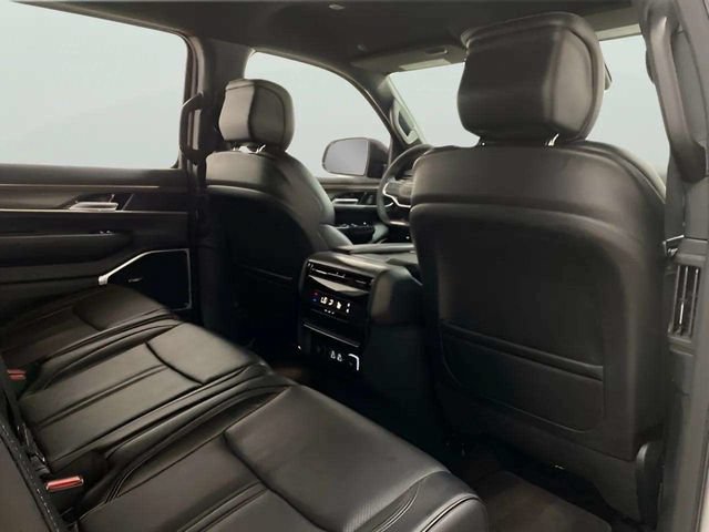 Used 2024 Jeep Wagoneer Series II w/ Flexible Seating Group RWD image 24