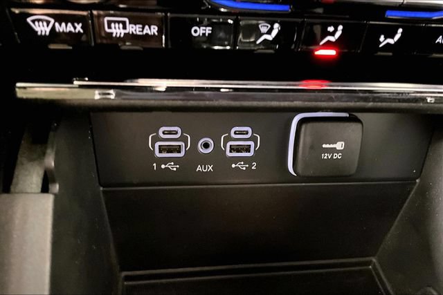 Used 2023 Jeep Grand Cherokee Overland AWD/4WD image 15
