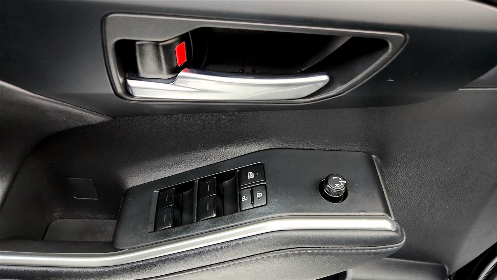 Used 2024 Toyota Highlander XLE image 24