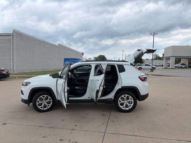Used 2024 Jeep Compass Latitude AWD/4WD image 35