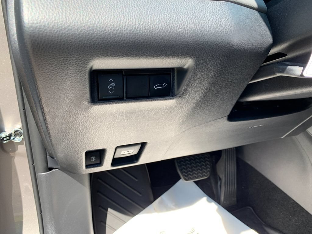 Used 2026 Toyota RAV4 SE w/ Convenience Package FWD image 31