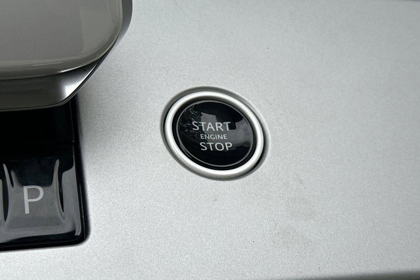 New 2026 Land Rover Range Rover SV image 28