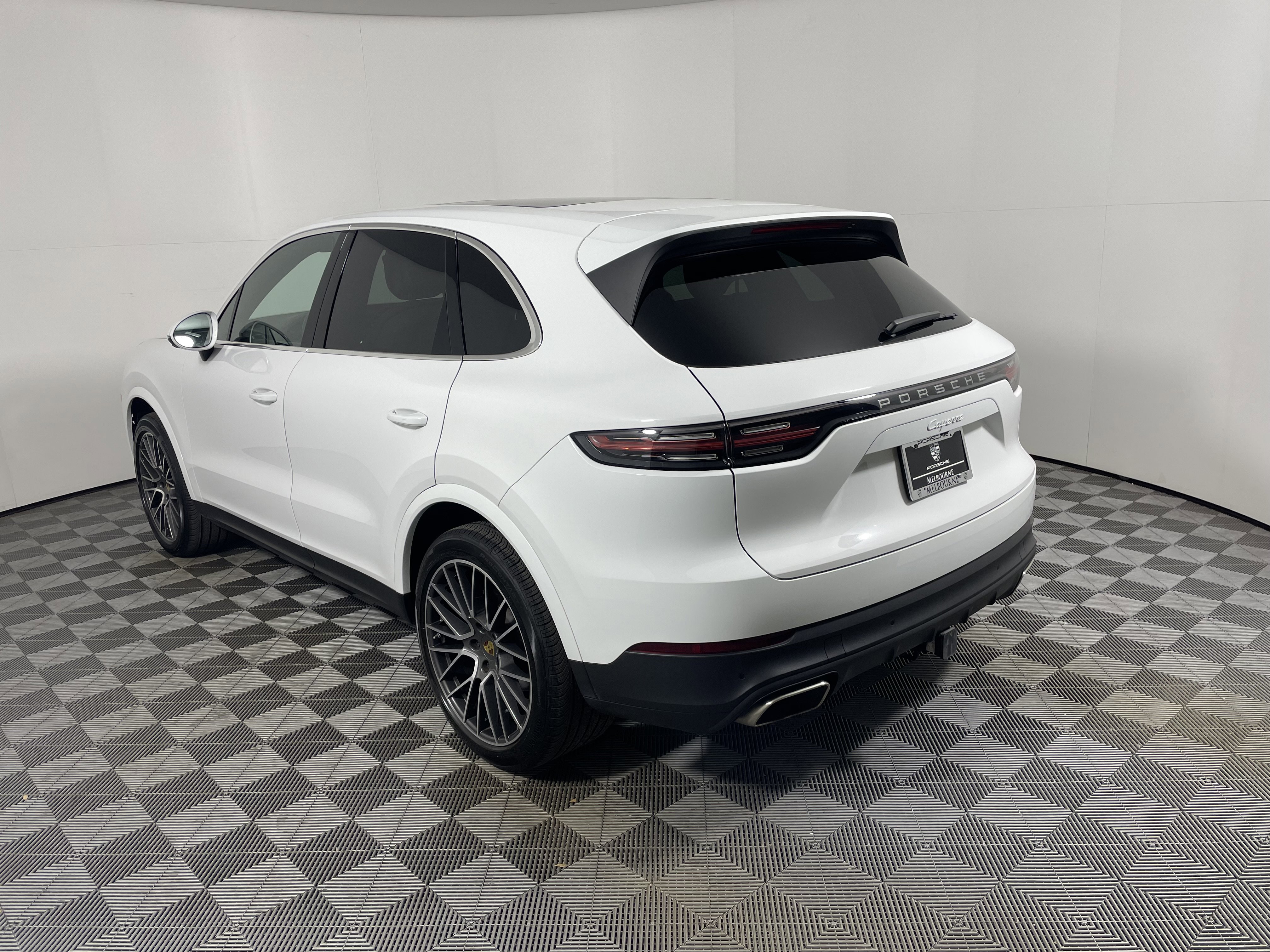 Used 2023 Porsche Cayenne image 3