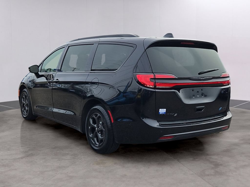 Used 2024 Chrysler Pacifica Premium FWD image 6