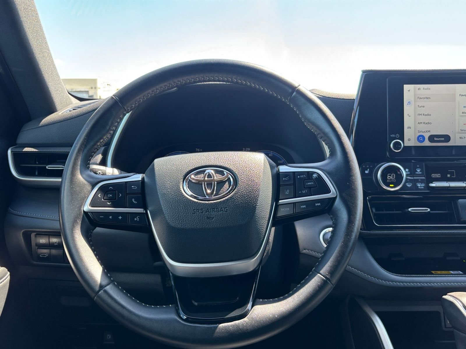 Used 2025 Toyota Highlander XSE AWD/4WD image 30