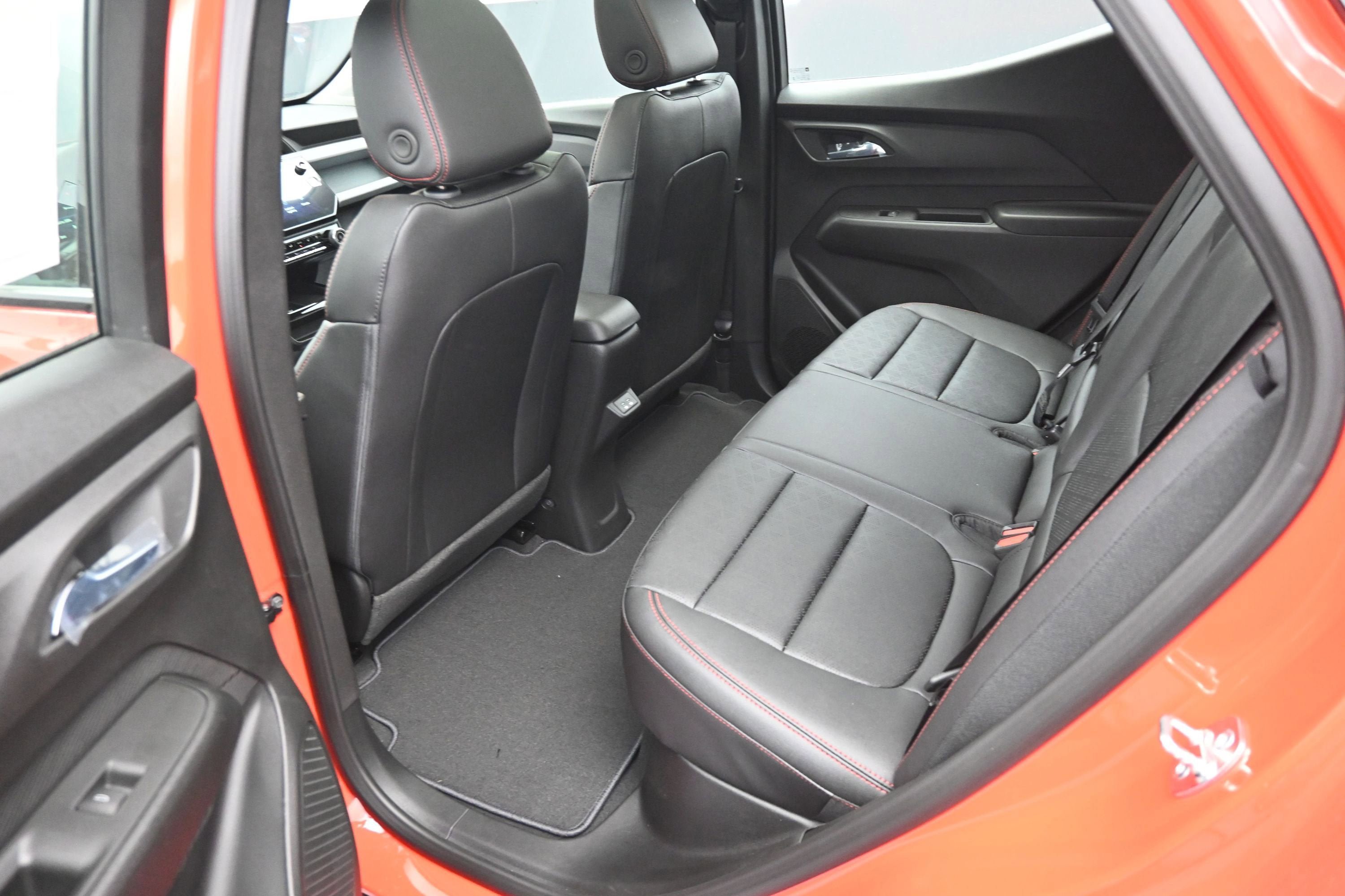 New 2027 Chevrolet Bolt RS w/ Technology Package FWD image 27