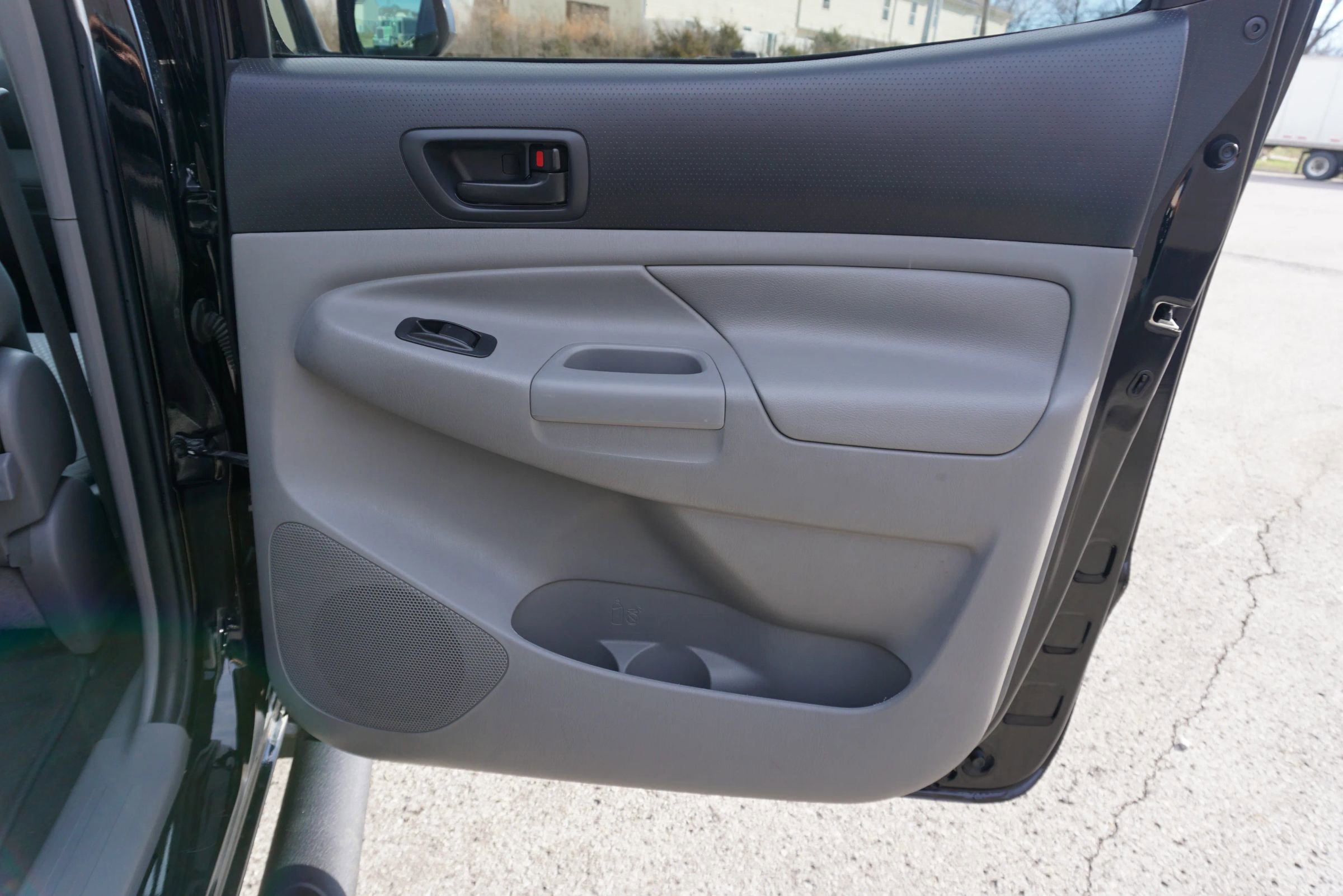 Used 2015 Toyota Tacoma PreRunner image 21