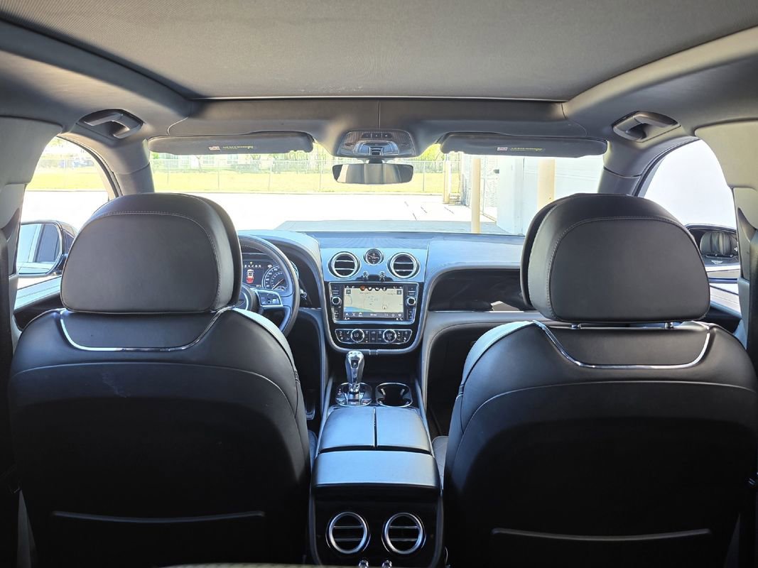 Used 2017 Bentley Bentayga image 32