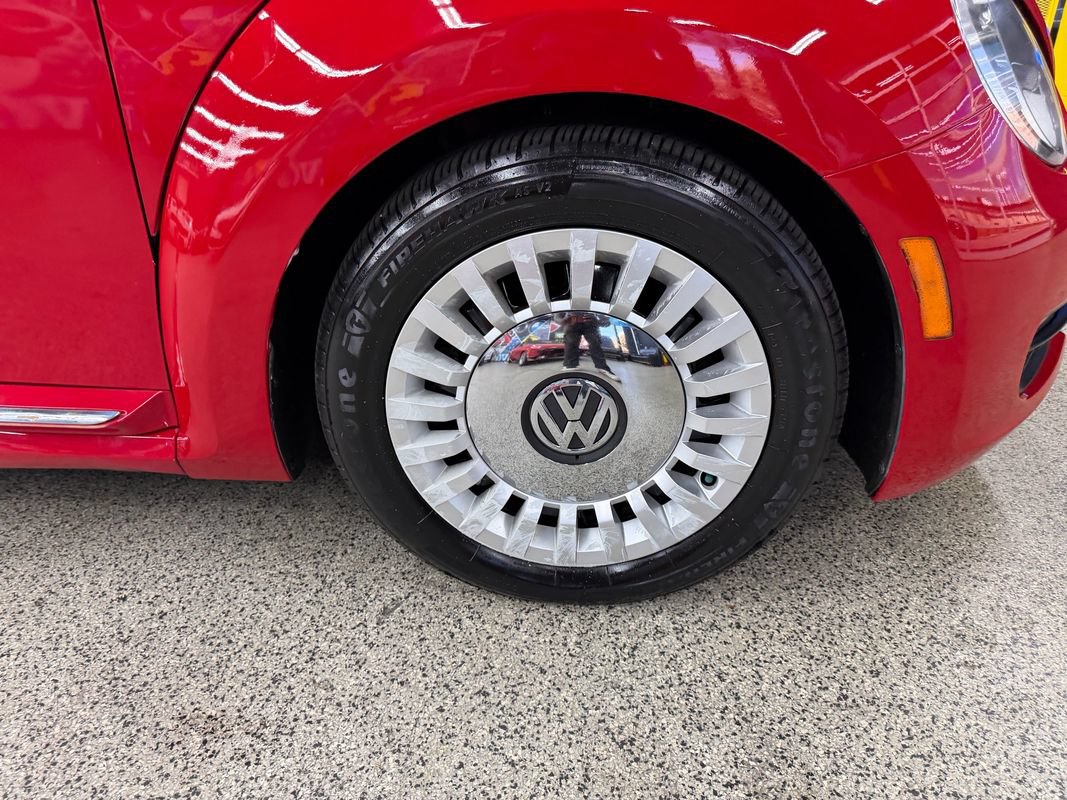 Used 2014 Volkswagen Beetle 1.8T FWD image 35
