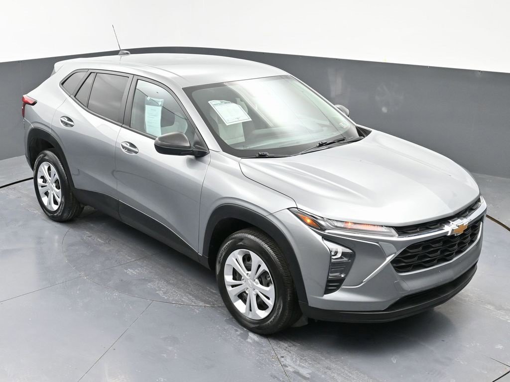 Used 2024 Chevrolet Trax LS w/ Driver Confidence Package image 38