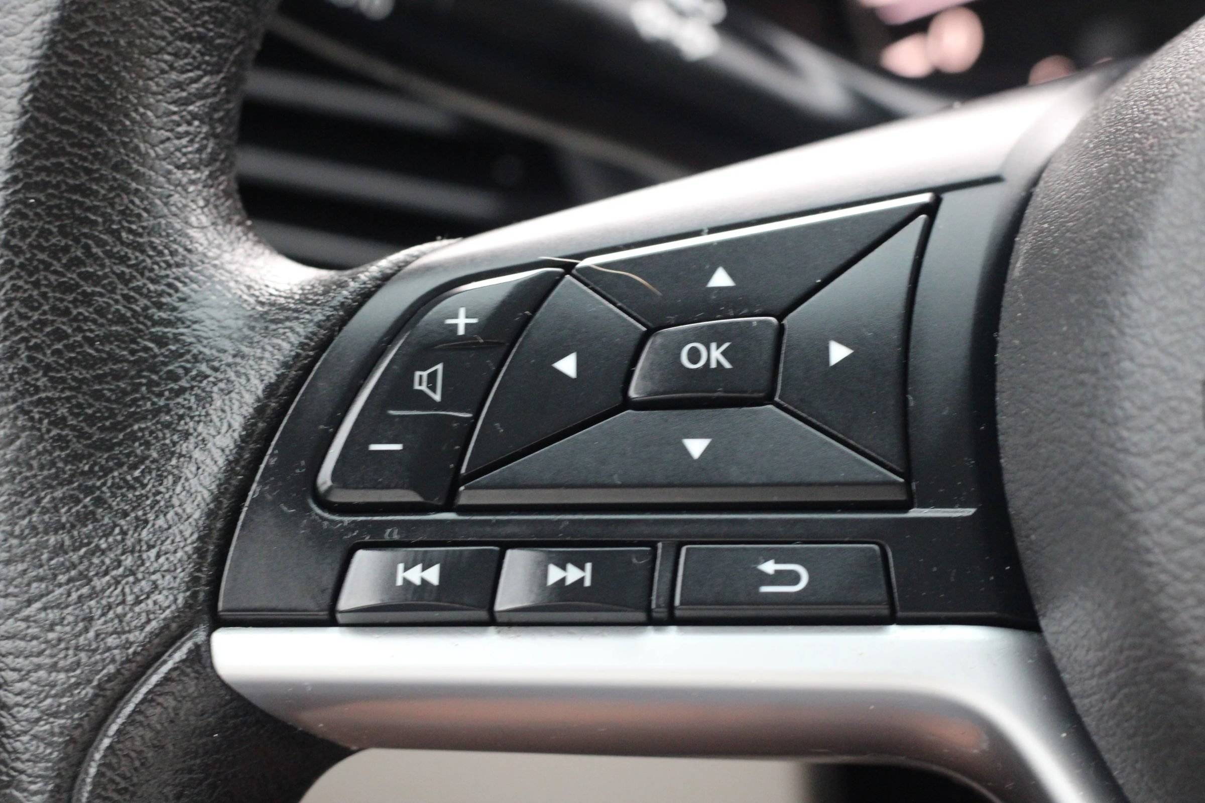 Used 2021 Nissan Altima 2.5 SV FWD image 16