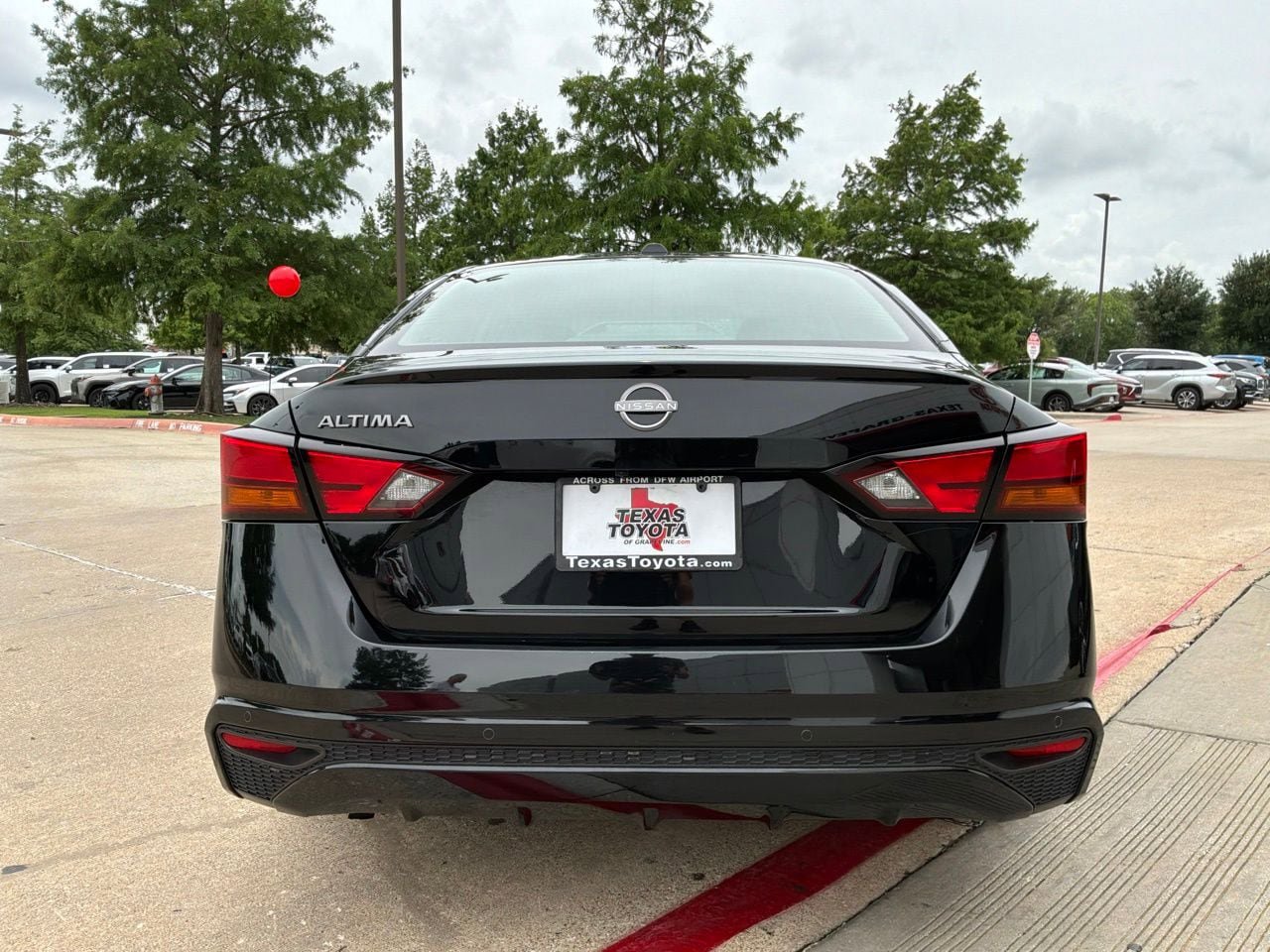 Used 2025 Nissan Altima 2.5 SV FWD image 7