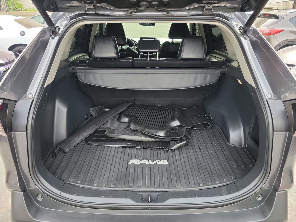 Used 2023 Toyota RAV4 XLE Premium image 13