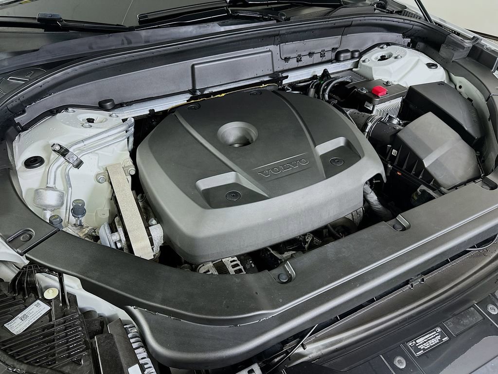 Used 2021 Volvo XC60 T5 Momentum w/ Premium Package image 26