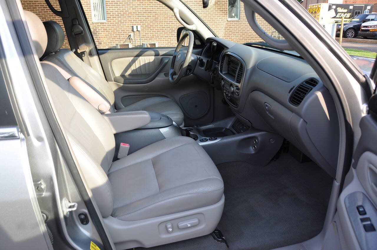 Used 2005 Toyota Sequoia Limited AWD/4WD image 28