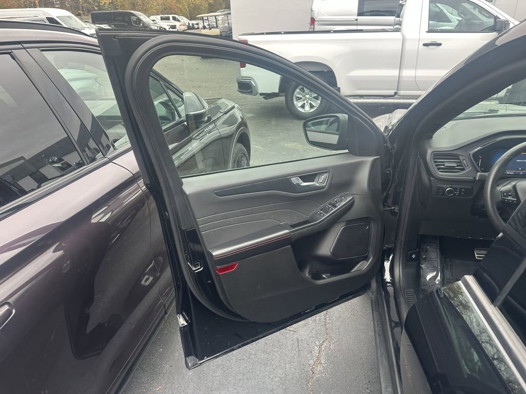 Used 2023 Ford Escape ST-Line image 12