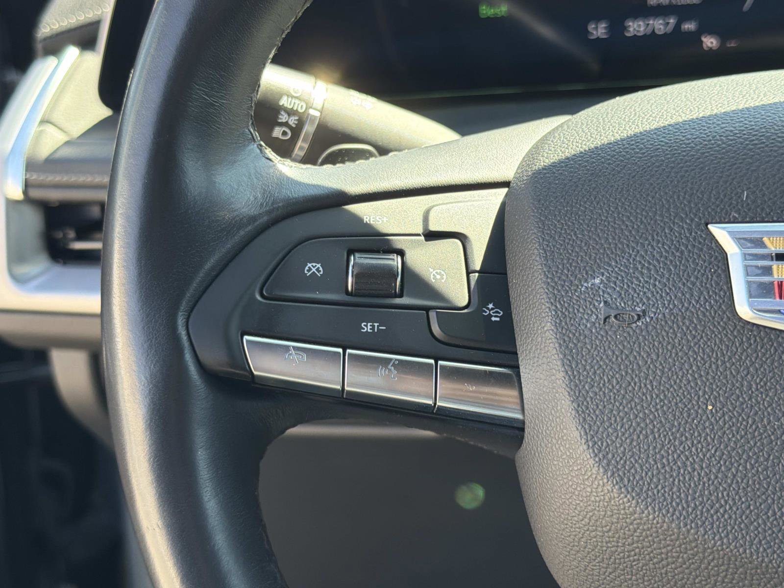 Used 2024 Cadillac XT4 Premium Luxury image 9