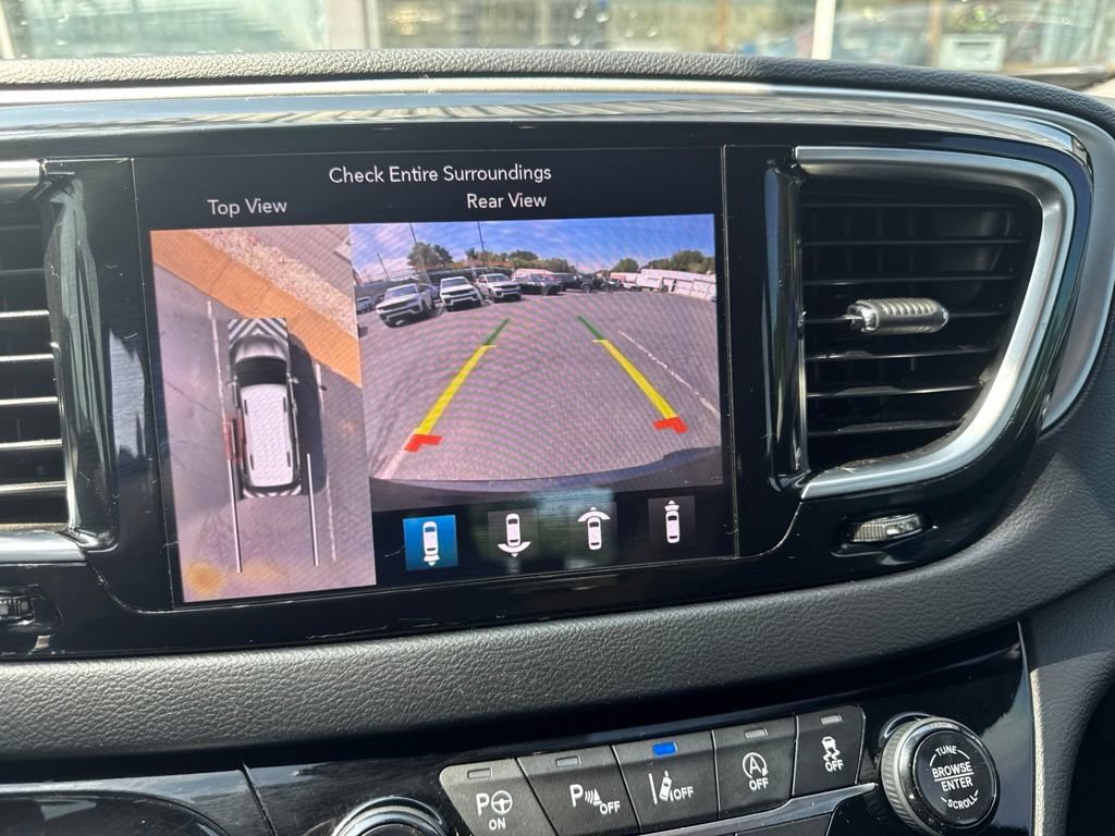 Used 2019 Chrysler Pacifica Touring-L Plus w/ Advanced Safetytec Group FWD image 17
