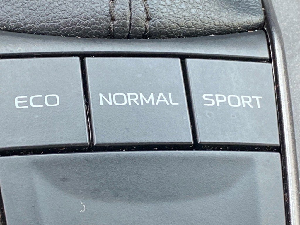 Used 2022 Toyota Camry SE image 17