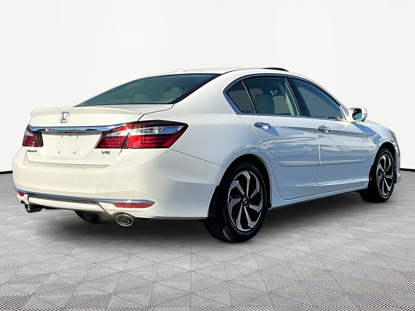 Used 2016 Honda Accord EX-L image 6