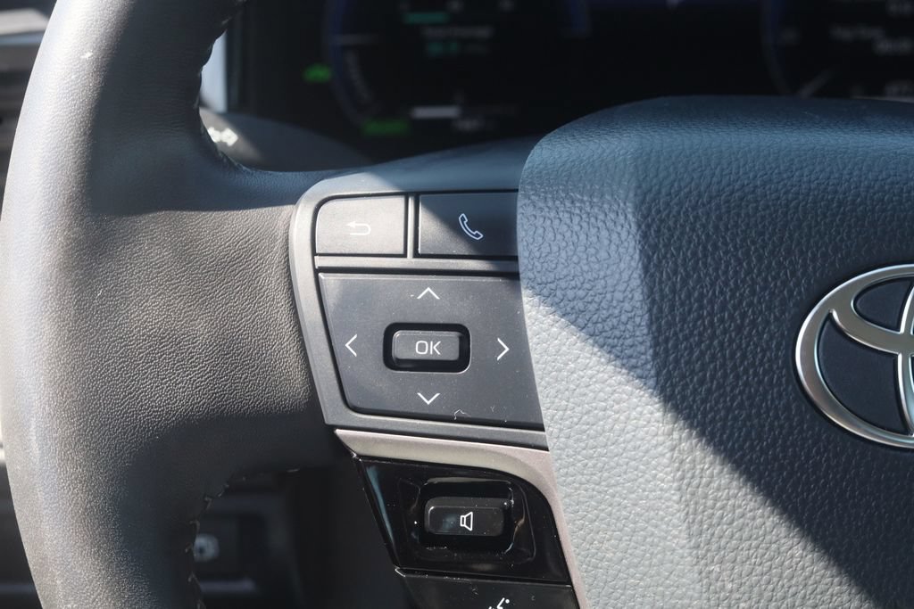 Used 2026 Toyota Corolla LE AWD/4WD image 7