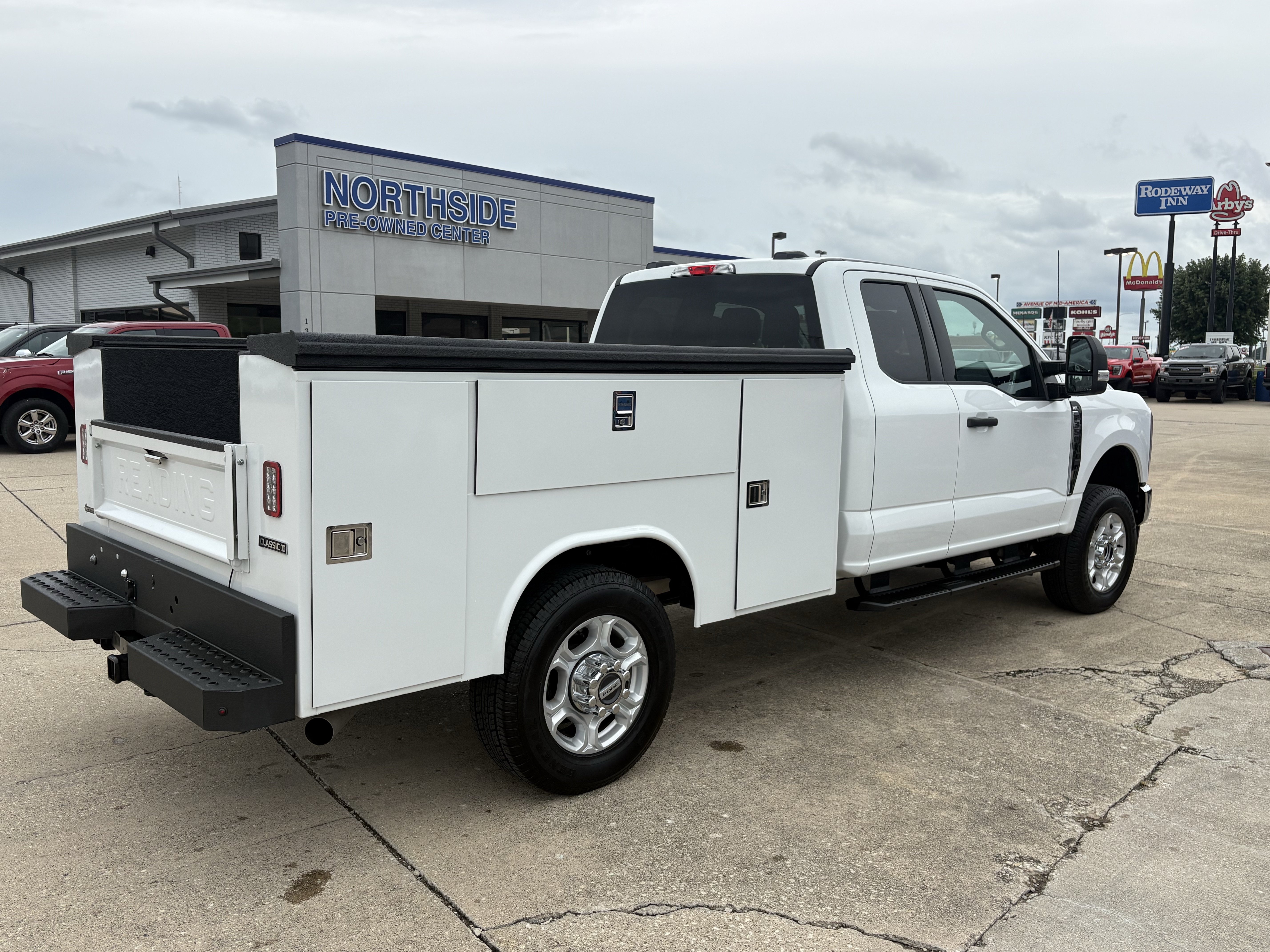 Used 2025 Ford F350 XLT w/ Snow Plow/Camper Package AWD/4WD image 7