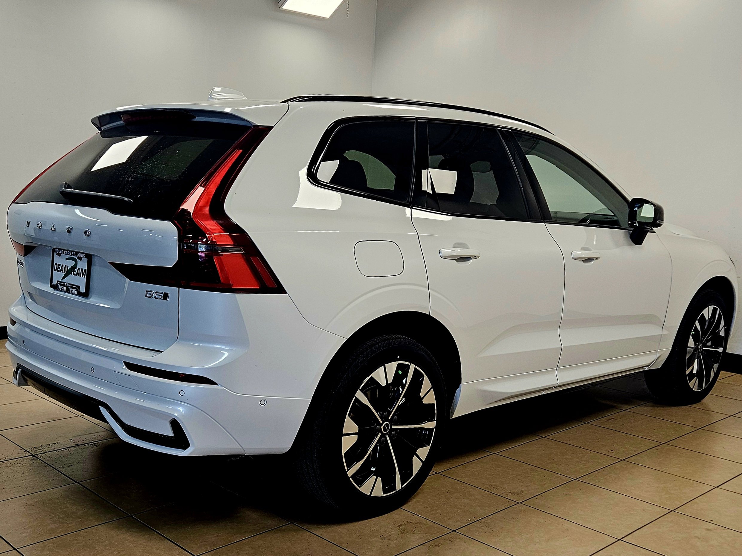 New 2026 Volvo XC60 B5 Plus w/ Climate Package image 5
