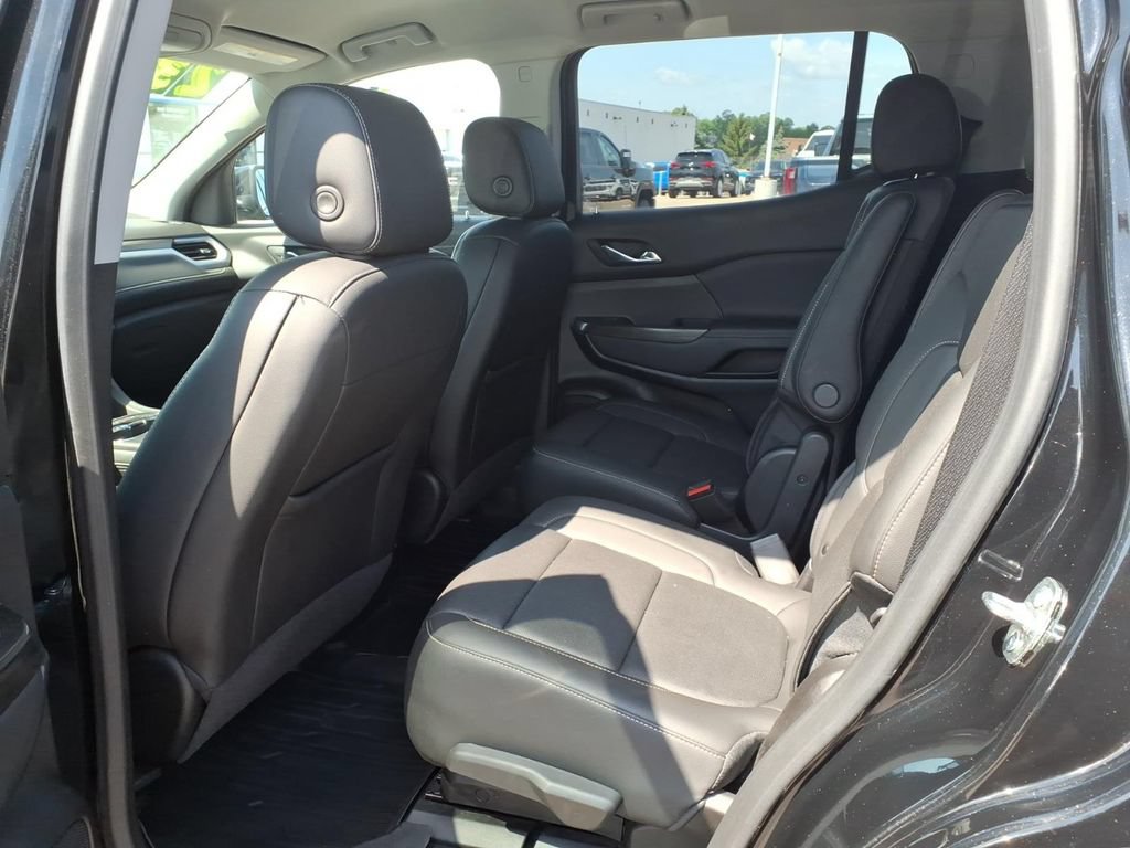 Used 2023 GMC Acadia SLT w/ Technology Package AWD/4WD image 10