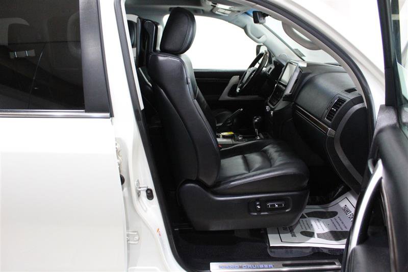 Used 2016 Toyota Land Cruiser AWD/4WD image 33