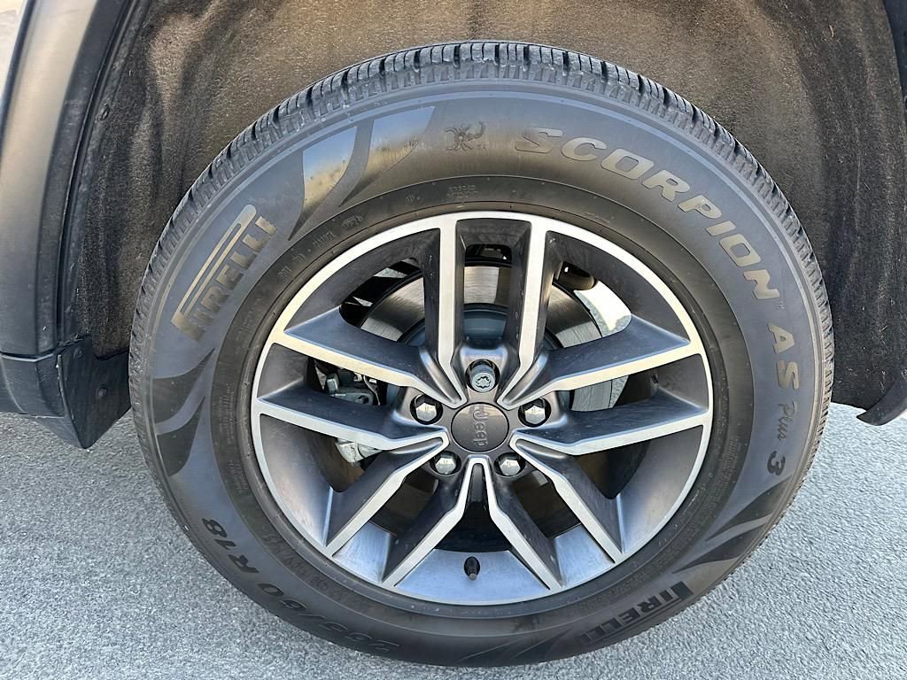 Used 2021 Jeep Grand Cherokee Limited w/ Luxury Group II image 35