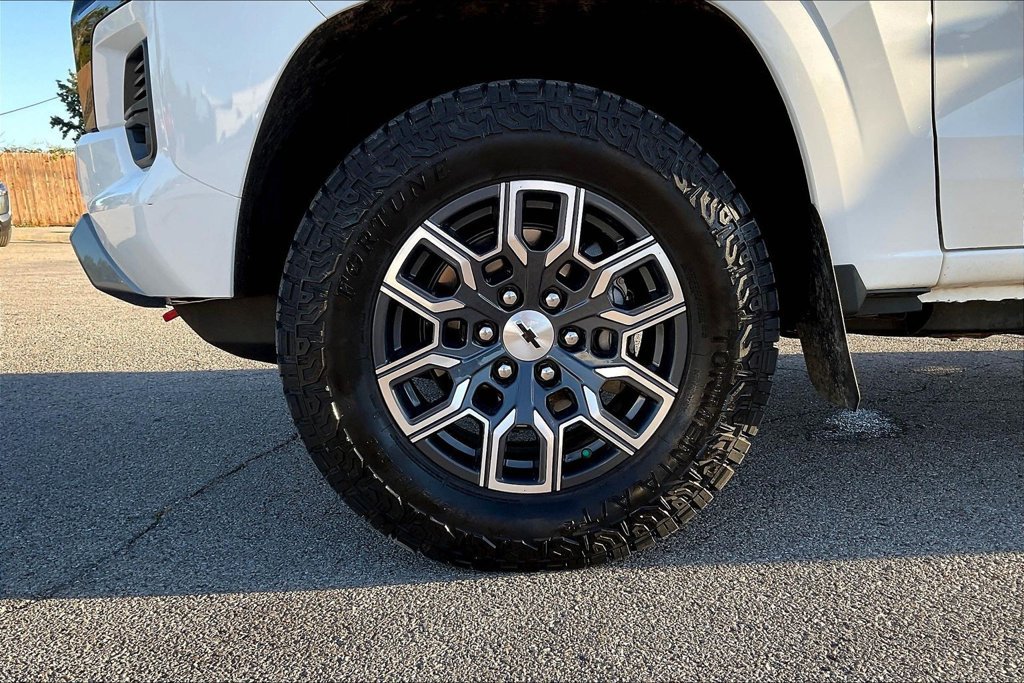 Used 2026 Chevrolet Colorado Z71 AWD/4WD image 30
