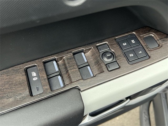 Used 2024 Land Rover Defender 130 S image 16