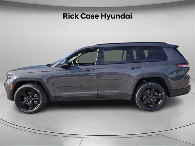 Used 2022 Jeep Grand Cherokee L Laredo image 3